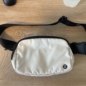 Lululemon white & black everywhere bag